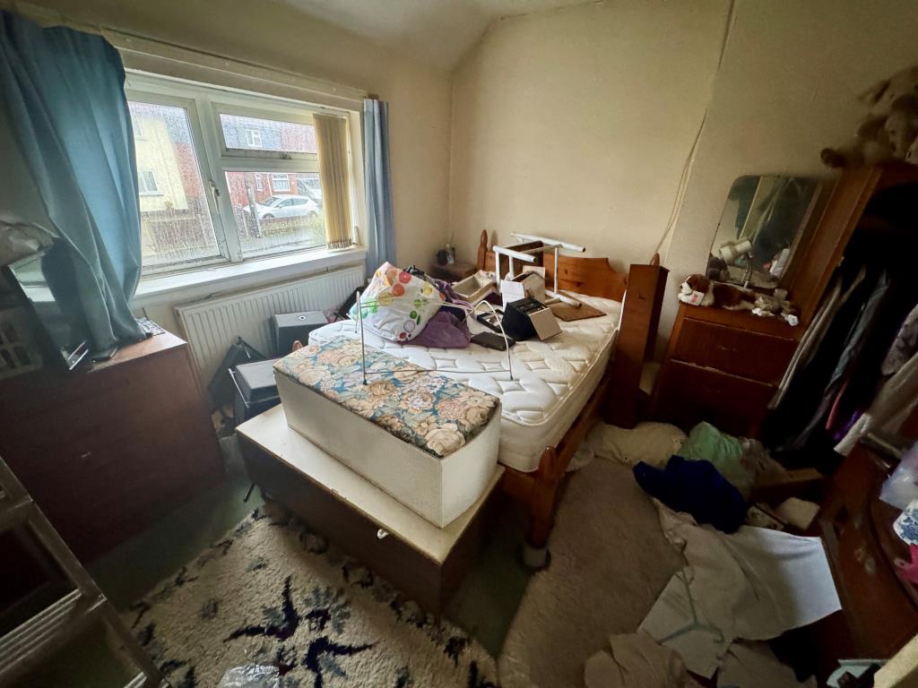 Lot: 81 - THREE-BEDROOM SEMI-DETACHED FOR IMPROVEMENT - Bedroom 2